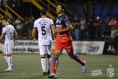 Saborio regresó al fútbol nacional con gol