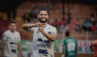 Cartaginés golpea fuerte y Puntarenas termina con nueve jugadores