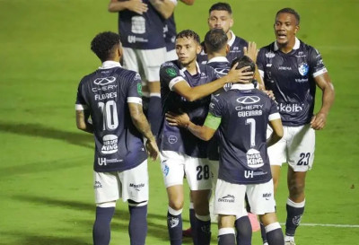 Cartaginés sacude su plantel