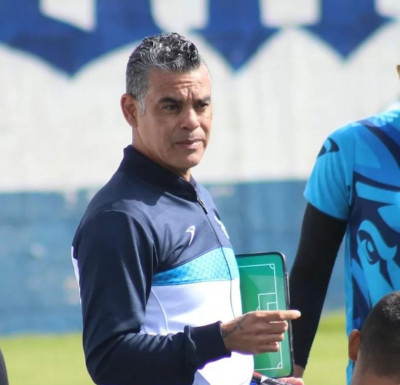  El Pity Altamirano imparte clases de ética en el fútbol nacional