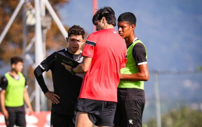 Bryan Ruiz se despide de su etapa como asistente técnico en Alajuelense