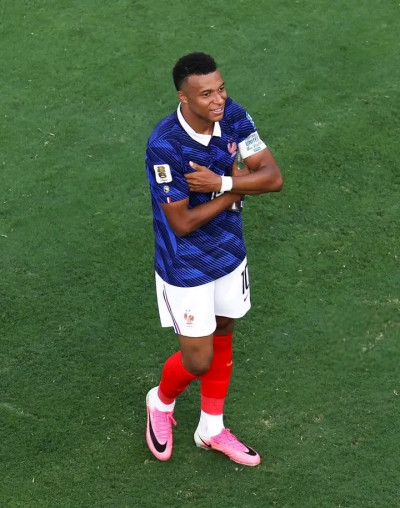 Francia avanza con autoridad a los octavos de final