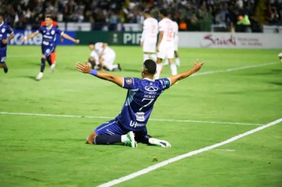 Cartaginés golpea primero ante Olimpia en las semifinales de la Copa C...
