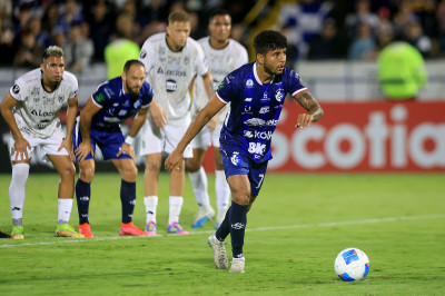 Venegas y Ureña, el poder goleador del Cartaginés en la Copa Centroam...