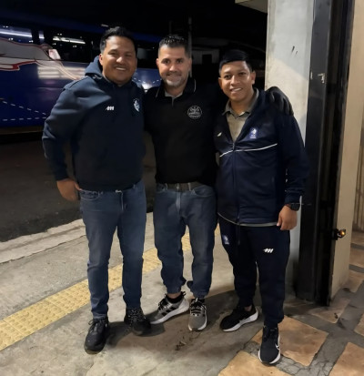 Visita inesperada de Amarini a goleador tico