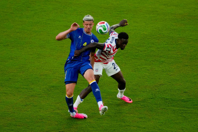 UEFA carga contra la FIFA por habilitar a Balogun: “Se cruzó una lí...