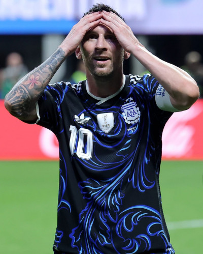 FIFA abre expediente contra Argentina por la pancarta de las Islas Malv...