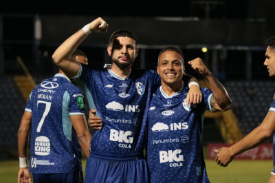 Cartaginés enfrenta tres partidos en ocho días entre campeonato nacio...