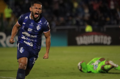 La afición brumosa bautiza a Geancarlo Castro tras su gol ante Motagua