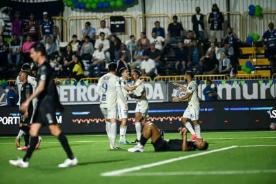 CARTAGINÉS CAE ANTE SPORTING Y BAJÓ AL TERCER LUGAR